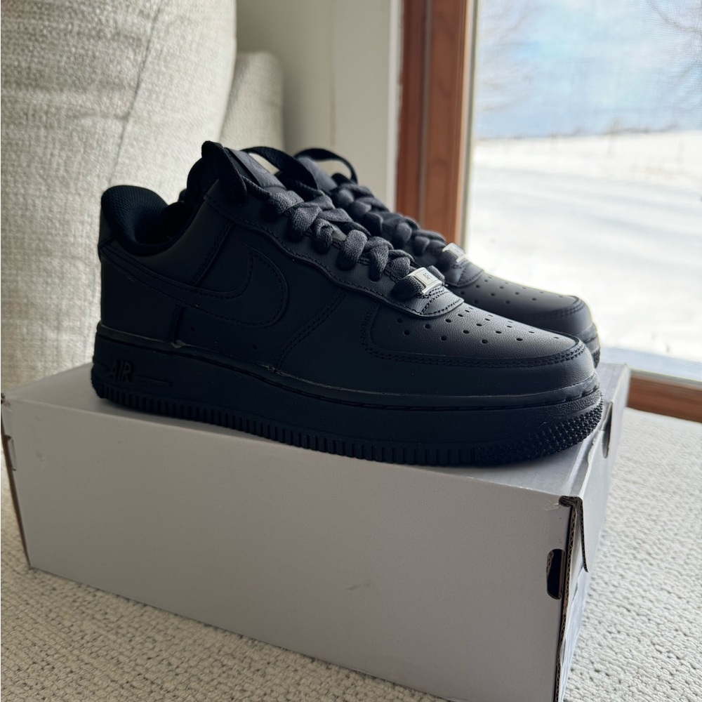 NEW Women’s 6 Black Nike Air Force 1